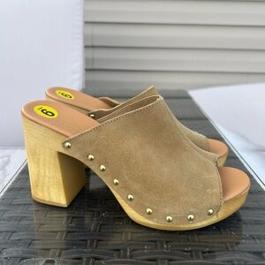 Vintage Y2K Avellini Made in Italy tan suede studded clogs mules stacked heels 9